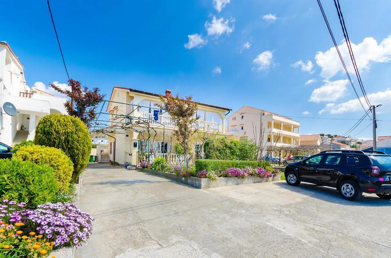 Apartments Mijatovic لوبار