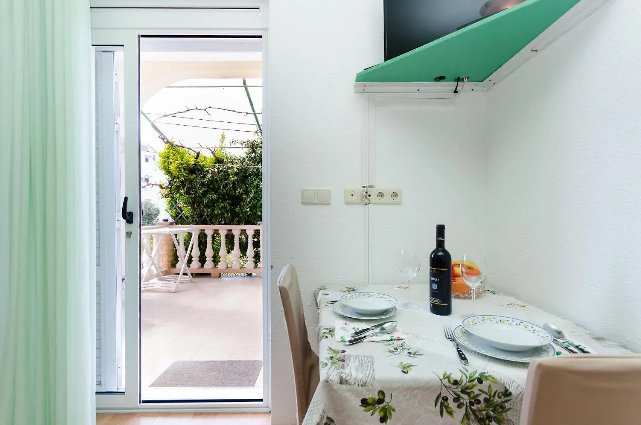Apartments Mijatovic لوبار 0*,