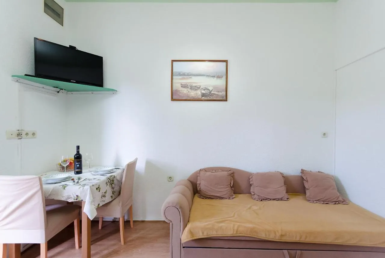 Apartments Mijatovic لوبار